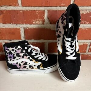 Vans Fillmore High Tops Animal Print NWOT
Missy Size 5 US